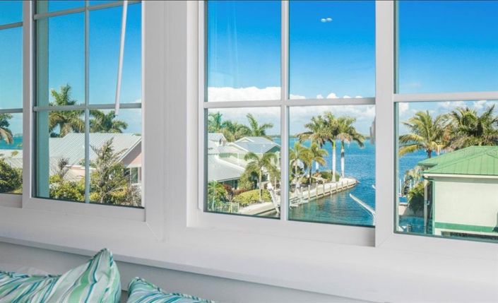 Image No.32-7 Bed Property for sale