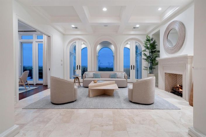 Image No.12-4 Bed Property for sale