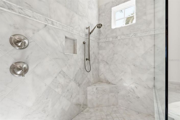 Image No.48-4 Bed Property for sale