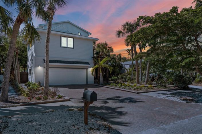 Image No.2-4 Bed Property for sale