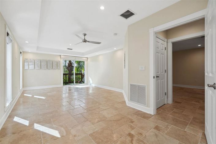 Image No.28-4 Bed Property for sale