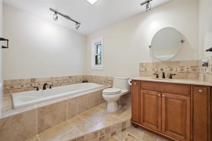 Image No.30-4 Bed Property for sale