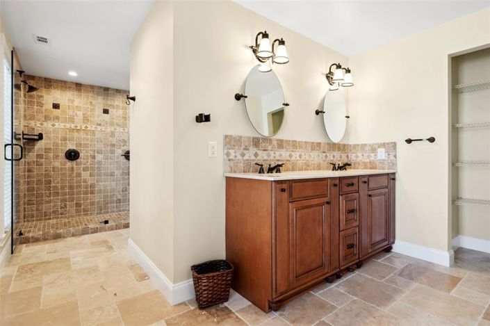 Image No.32-4 Bed Property for sale