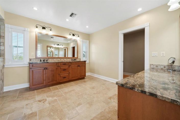 Image No.37-4 Bed Property for sale