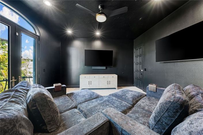 Image No.28-3 Bed Property for sale