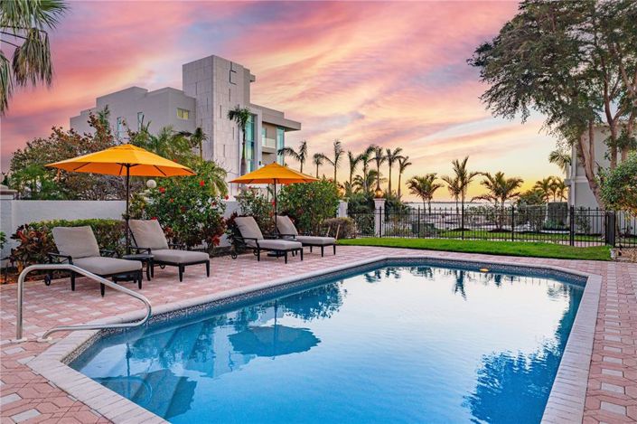 Image No.66-3 Bed Property for sale