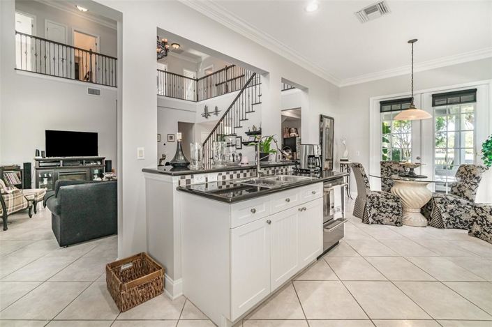 Image No.19-5 Bed Property for sale