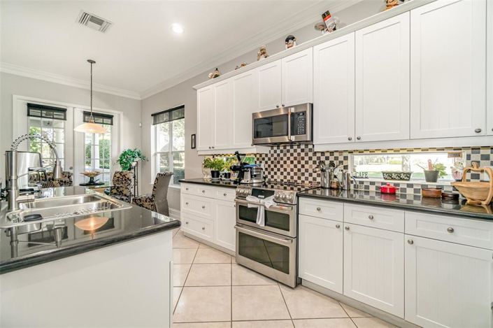 Image No.20-5 Bed Property for sale