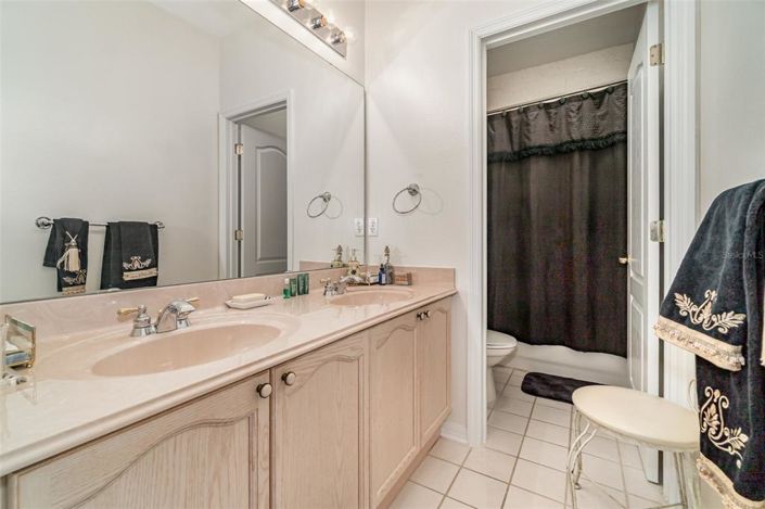 Image No.31-5 Bed Property for sale