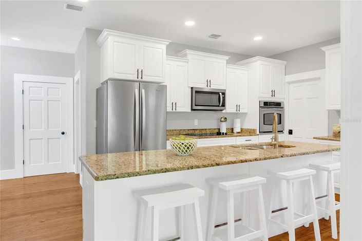 Image No.10-4 Bed Property for sale