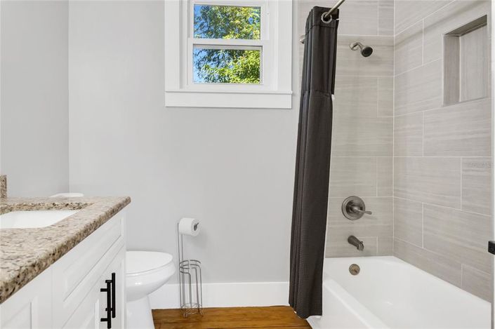 Image No.20-4 Bed Property for sale