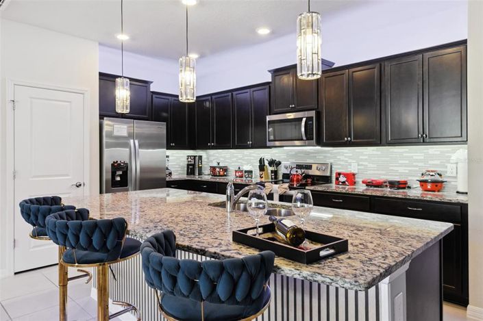 Image No.12-5 Bed Townhouse for sale