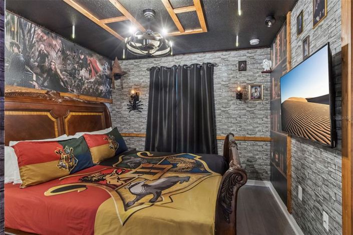 Image No.16-5 Bed Townhouse for sale