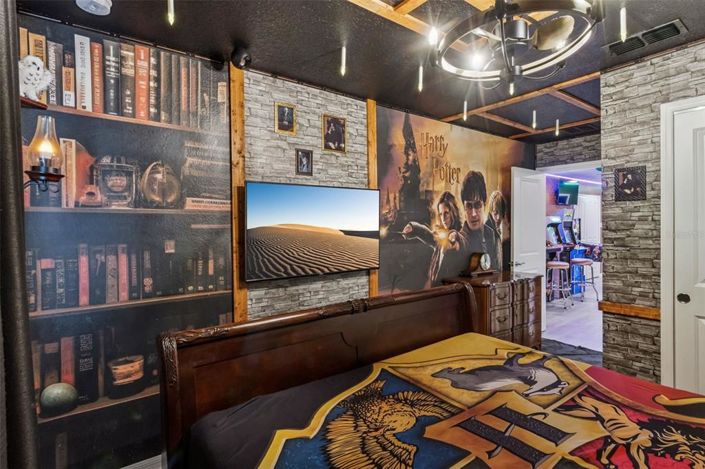 Image No.17-5 Bed Townhouse for sale