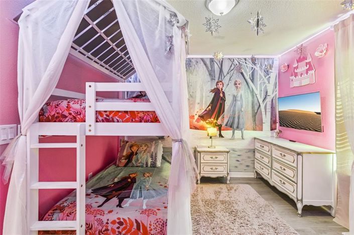 Image No.23-5 Bed Townhouse for sale