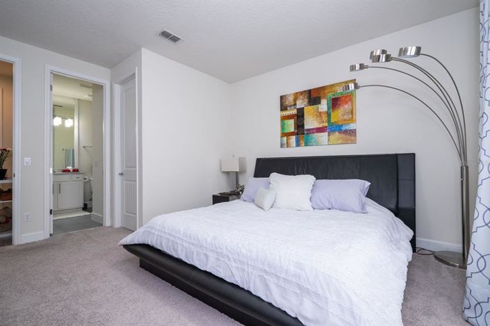 Image No.70-4 Bed Property for sale