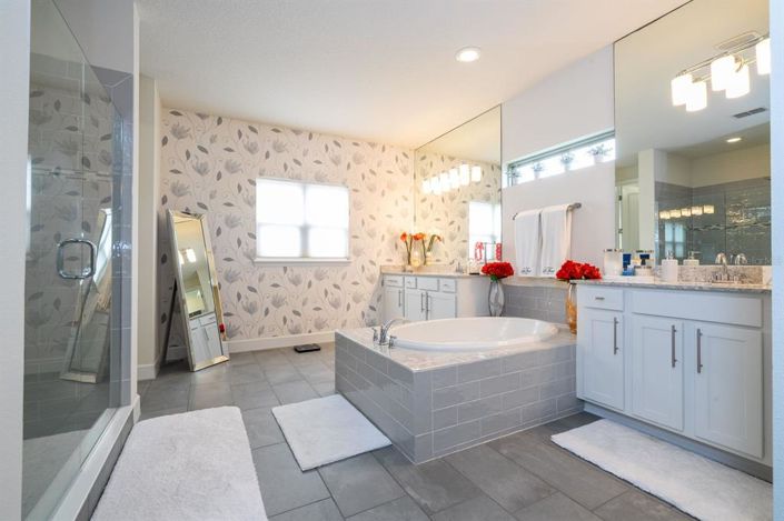 Image No.80-4 Bed Property for sale