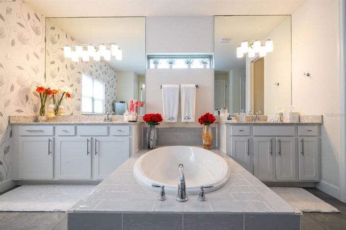 Image No.82-4 Bed Property for sale