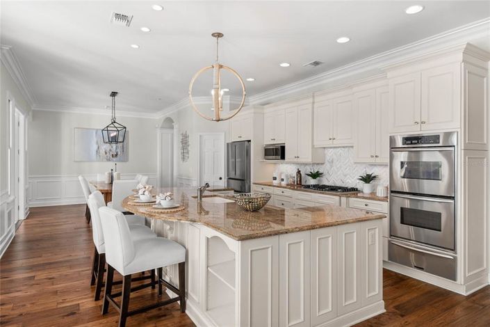 Image No.12-5 Bed Property for sale