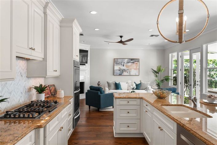 Image No.14-5 Bed Property for sale