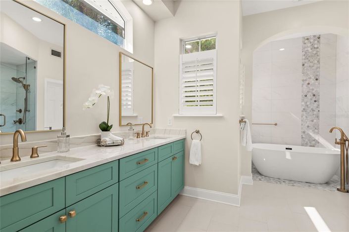 Image No.24-5 Bed Property for sale