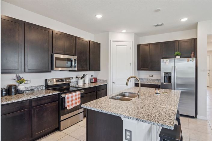 Image No.10-3 Bed Property for sale