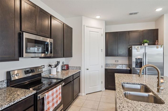 Image No.11-3 Bed Property for sale