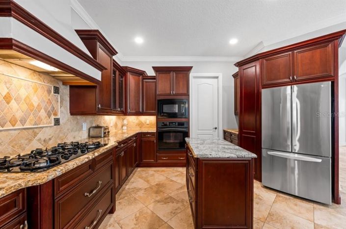 Image No.24-4 Bed Property for sale