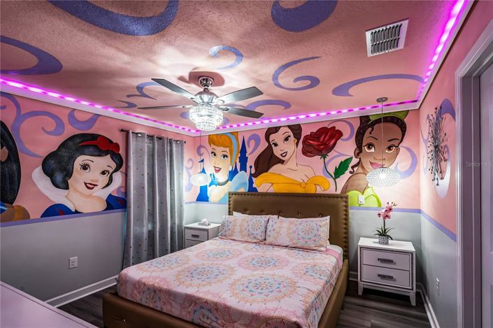 Image No.10-8 Bed Property for sale