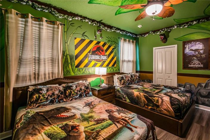 Image No.15-8 Bed Property for sale