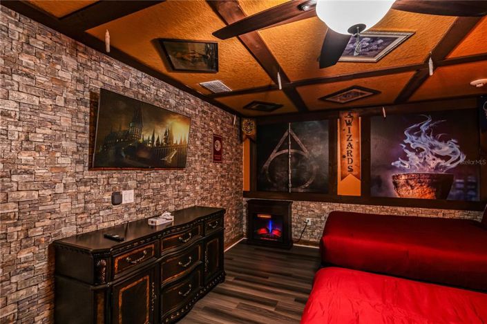 Image No.3-8 Bed Property for sale