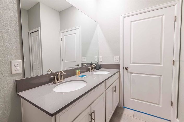 Image No.54-8 Bed Property for sale