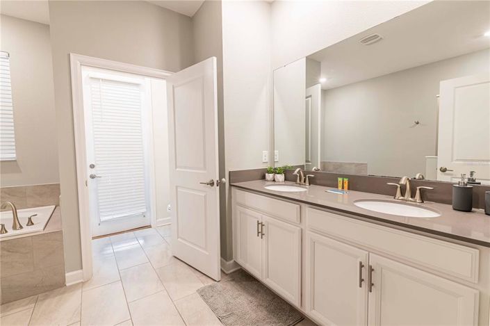 Image No.56-8 Bed Property for sale