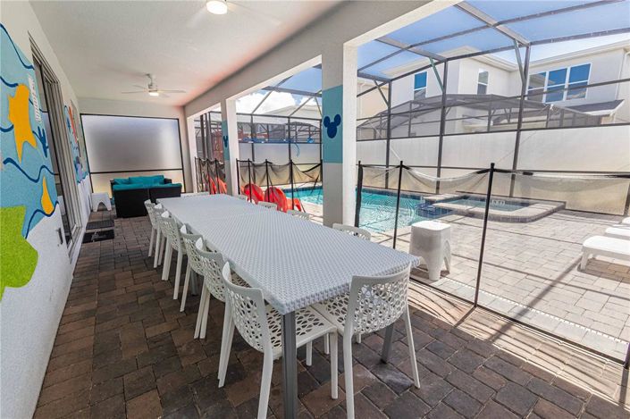 Image No.60-8 Bed Property for sale