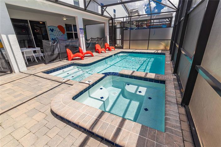 Image No.66-8 Bed Property for sale