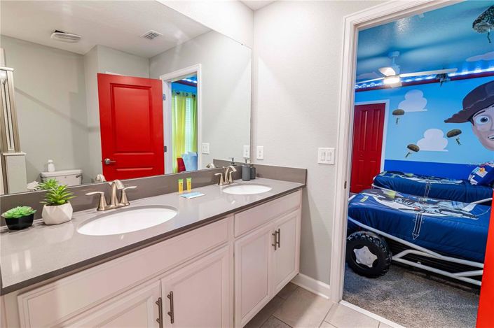 Image No.74-8 Bed Property for sale