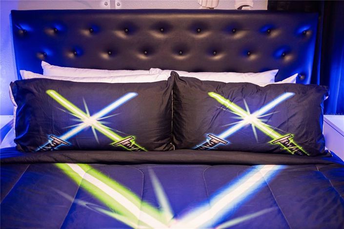 Image No.77-8 Bed Property for sale