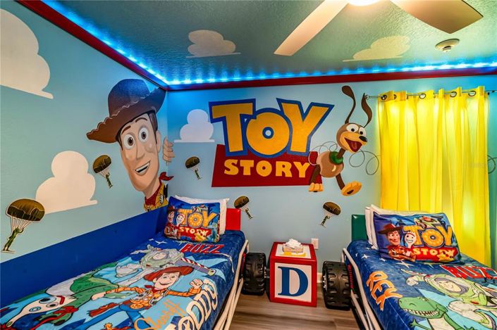 Image No.8-8 Bed Property for sale