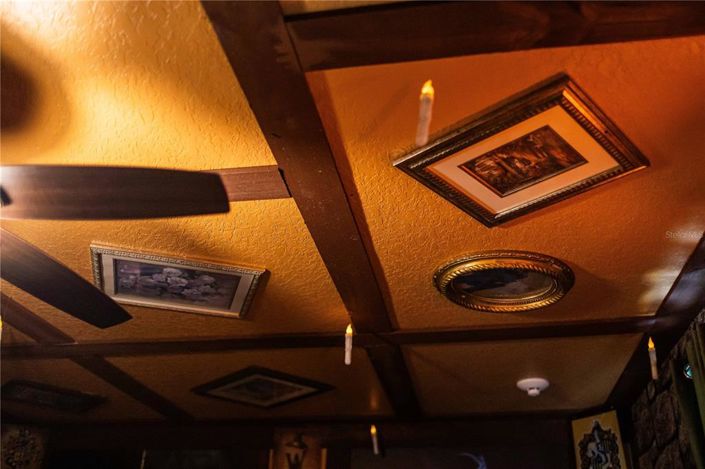 Image No.81-8 Bed Property for sale