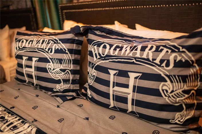 Image No.82-8 Bed Property for sale