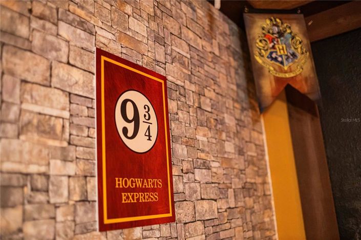 Image No.84-8 Bed Property for sale