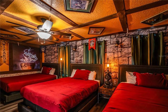 Image No.9-8 Bed Property for sale