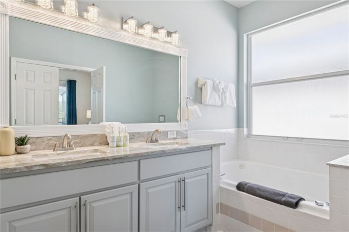 Image No.20-4 Bed Property for sale