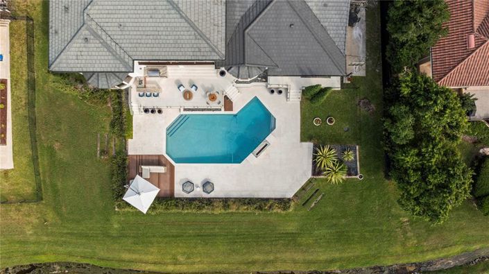 Image No.100-5 Bed Property for sale