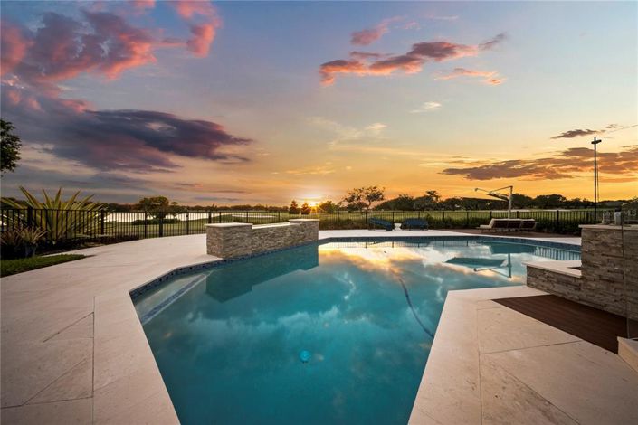 Image No.2-5 Bed Property for sale