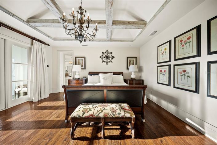 Image No.67-5 Bed Property for sale