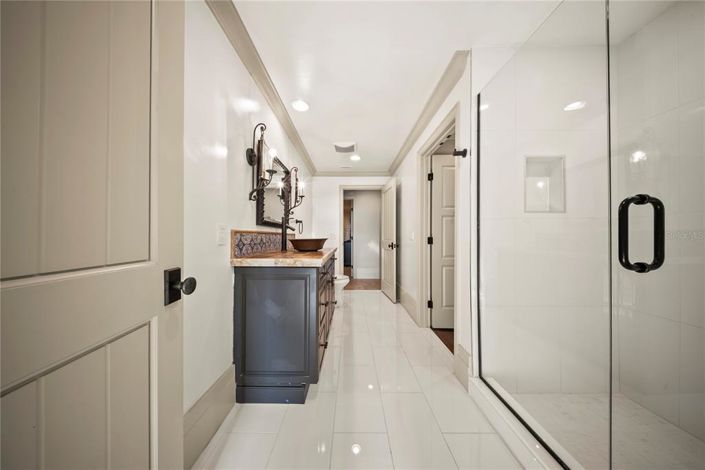 Image No.69-5 Bed Property for sale