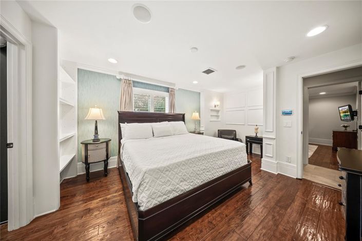 Image No.70-5 Bed Property for sale