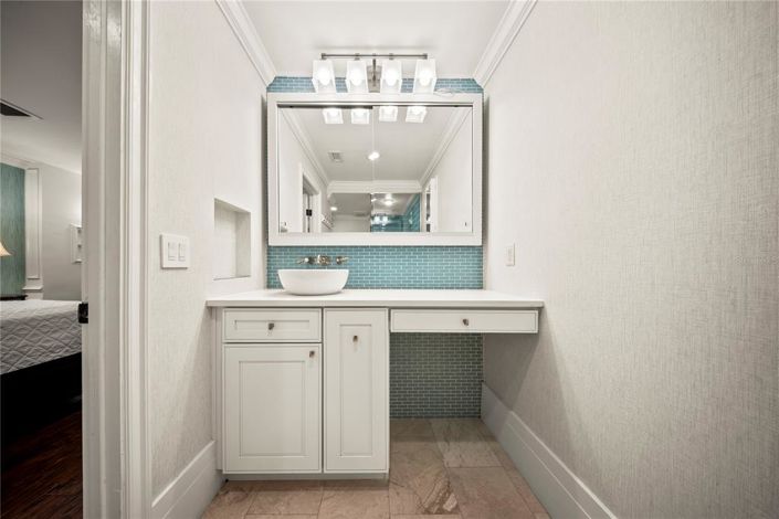 Image No.72-5 Bed Property for sale