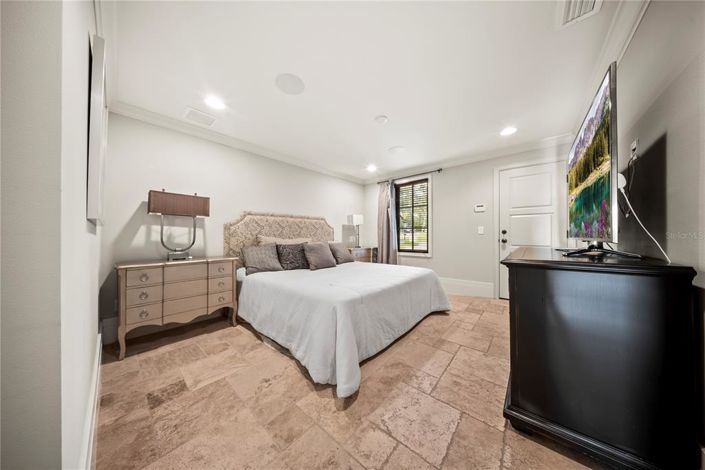 Image No.73-5 Bed Property for sale